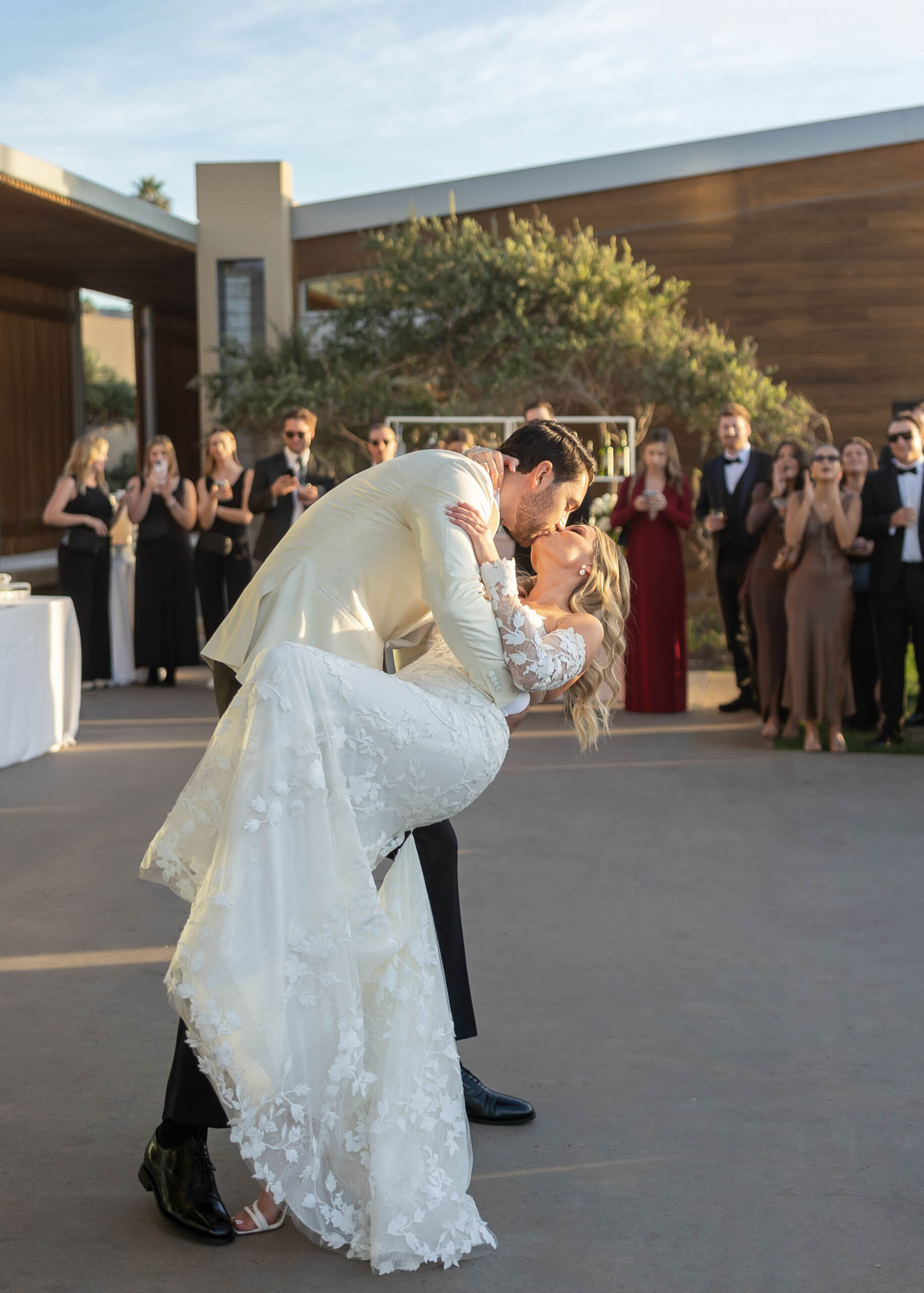 Couple’s first dance to Justin Bieber’s 'Anyone' under floral installation